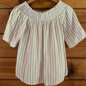 Sold!! Off the shoulder ss blouse
